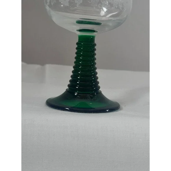 Luminarc France Green Etched Grapevine Wine Glasses beehive Stem ribbed Set of 2 - Picture 8 of 14